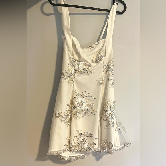 Dress - Picture 2 of 4